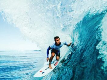 Kauli Vaast, la relève dorée du surf tahitien : portrait d’un champion olympique du fenua