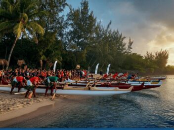 Tahiti Nui Va’a 2025 : ambiance électrique et tension maximale à Mataiea pour le grand départ