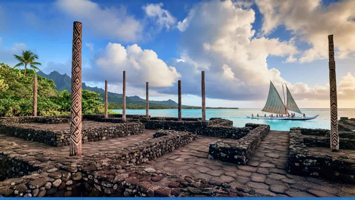 50 ans après : Hōkūle’a retrouve enfin ses pierres sacrées à Taputapuātea