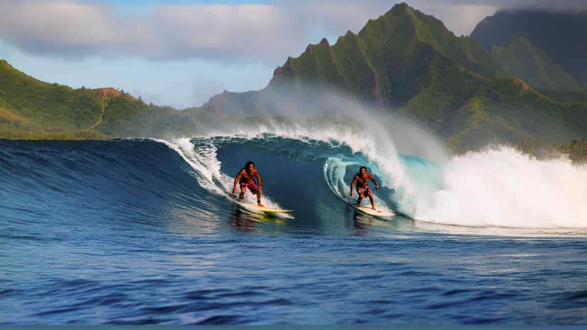 À Papara, les anciens du surf prouvent que la passion n’a pas d’âge