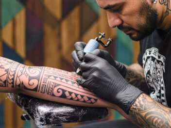 Renaissance du tatouage traditionnel : un secteur qui fait rayonner la culture maohi